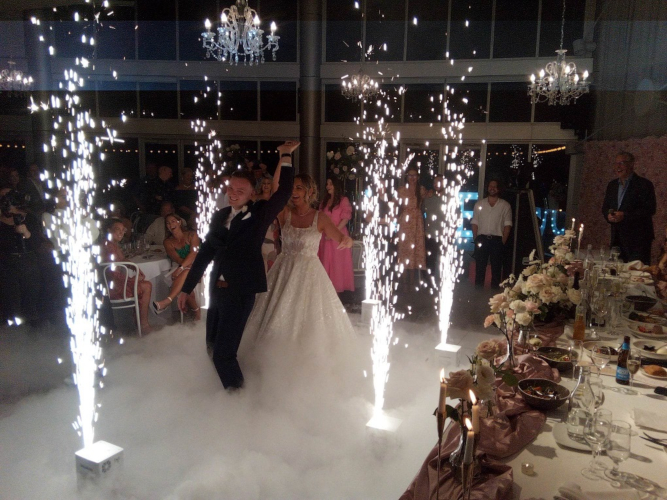 Davertainment Bridal Waltz with Fog and Sparklers