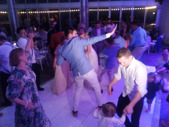 Davertainment Wedding Guests Dancing