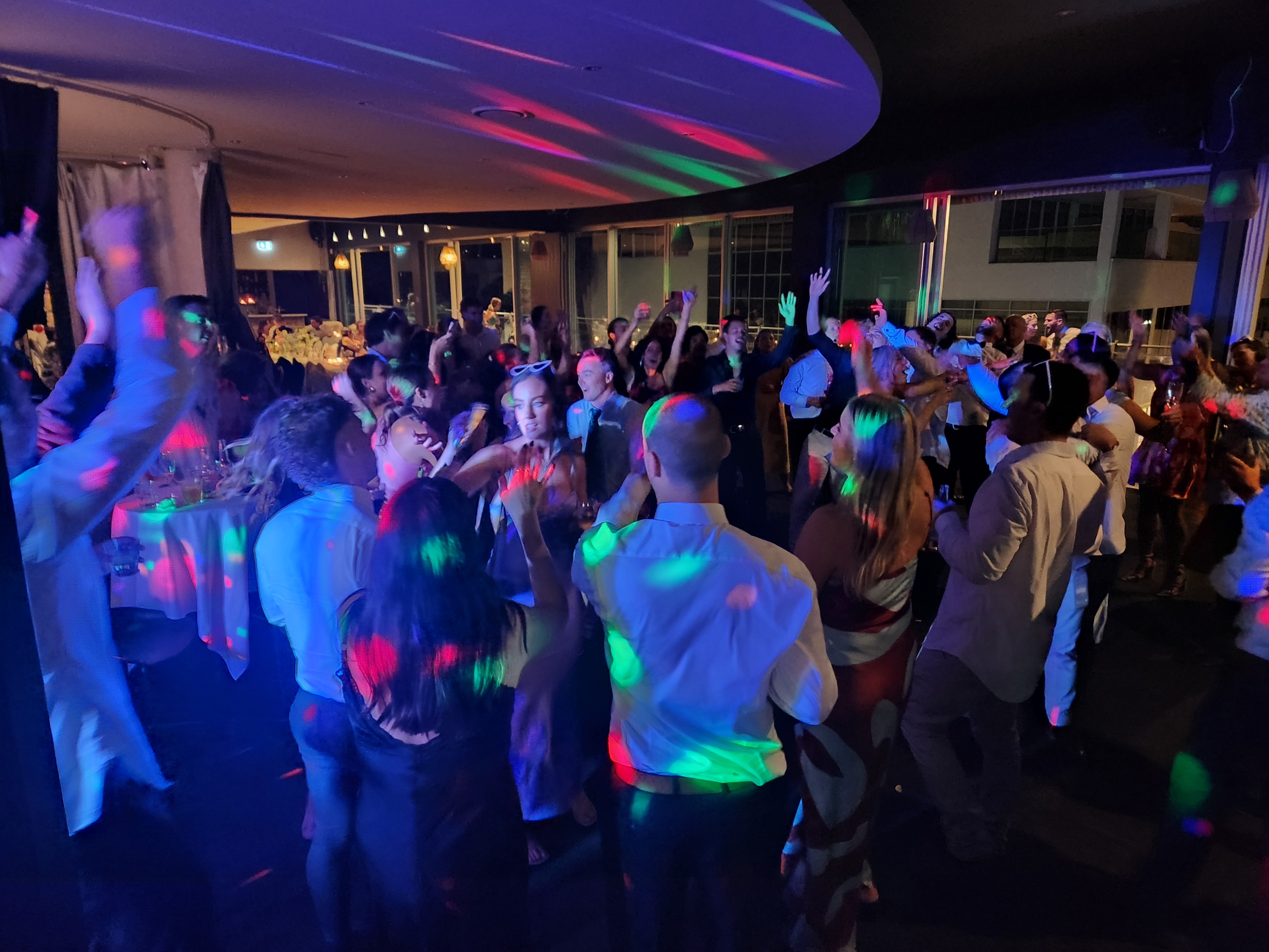 Davertainment Wedding Guests Dancing