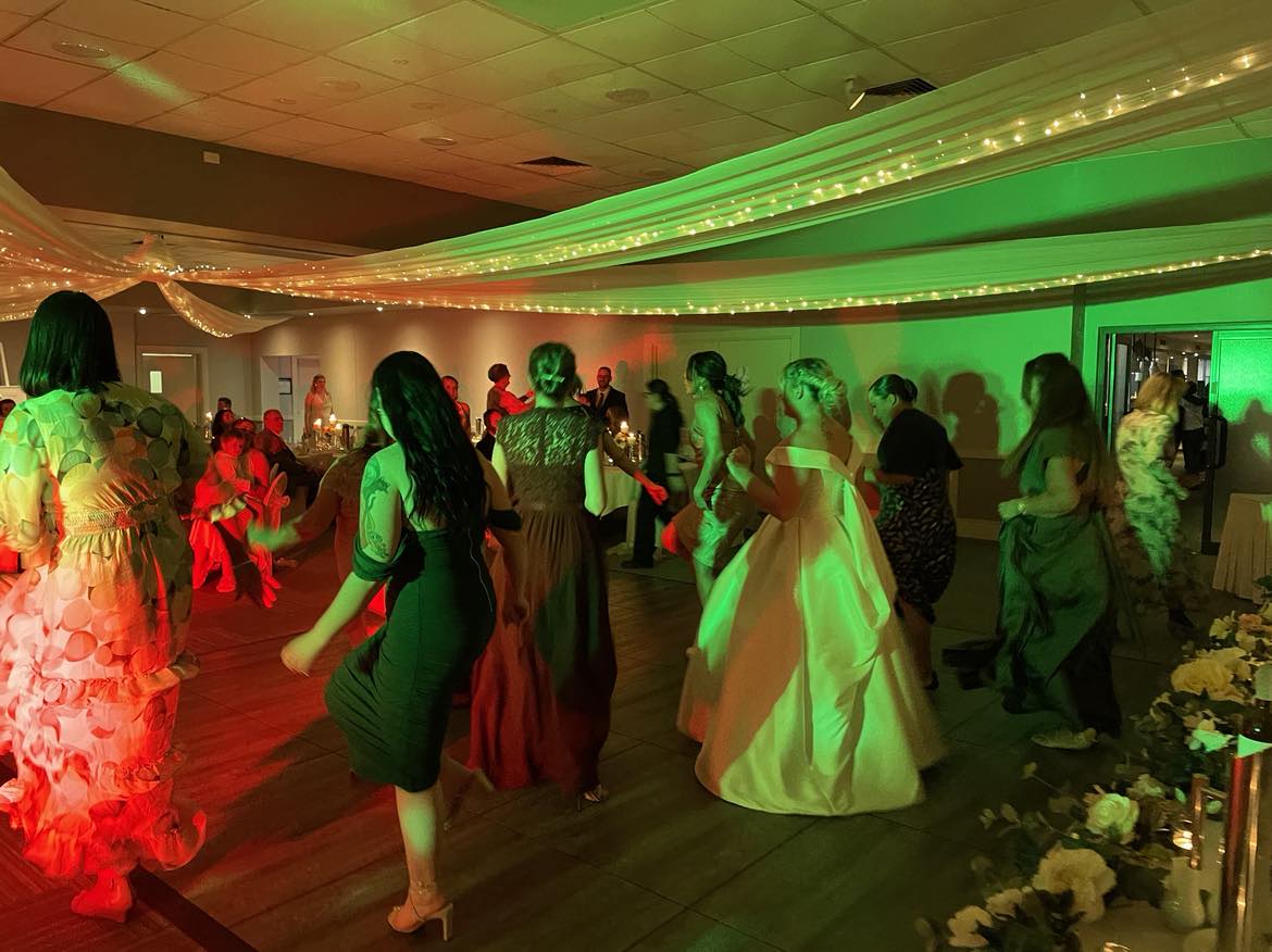 Davertainment Wedding Guests Dancing